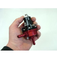 Aeromotive Regulador de presión de gasolina.
