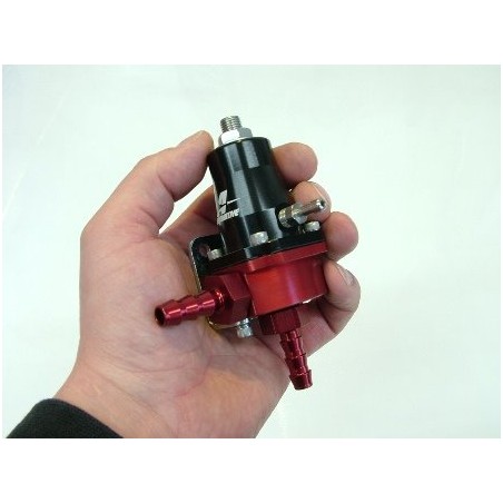 Aeromotive Regulador de presión de gasolina.