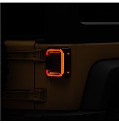Pilotos traseros LED con halo Raxiom Axial Series carcasa negra lente ahumada oscura Jeep Wrangler JK 2007-2018 - J138358